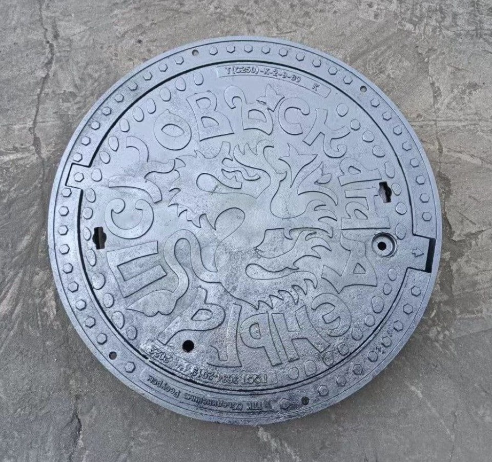 Борис Елкин: Первая партия люков с символикой Пскова готова