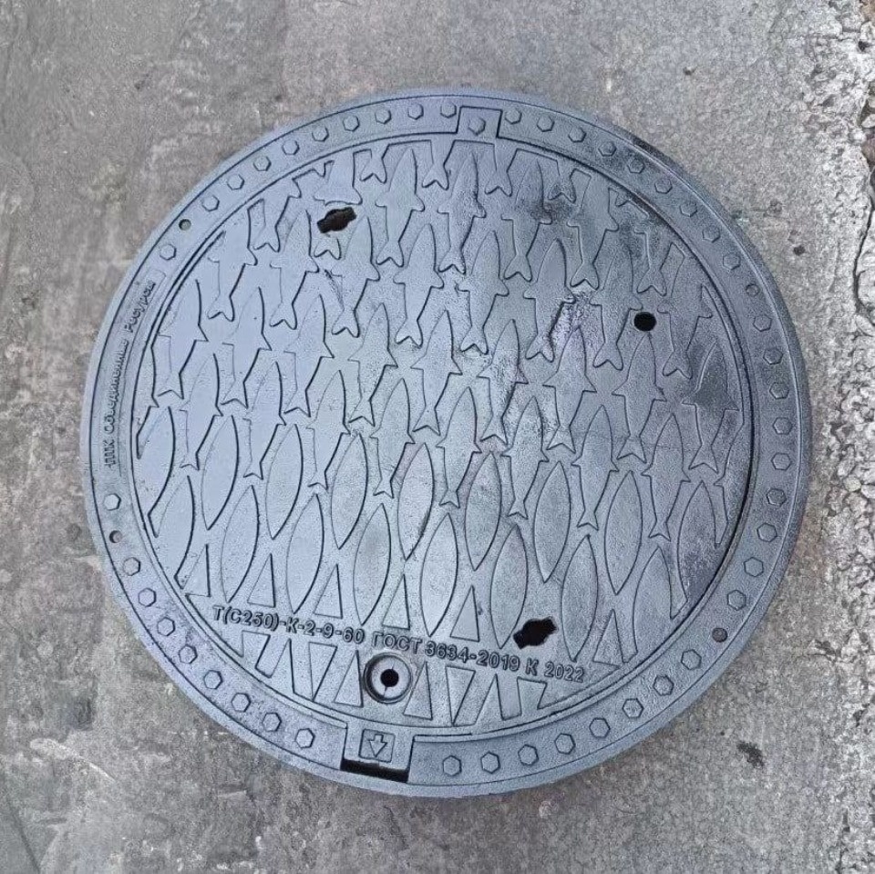 Борис Елкин: Первая партия люков с символикой Пскова готова