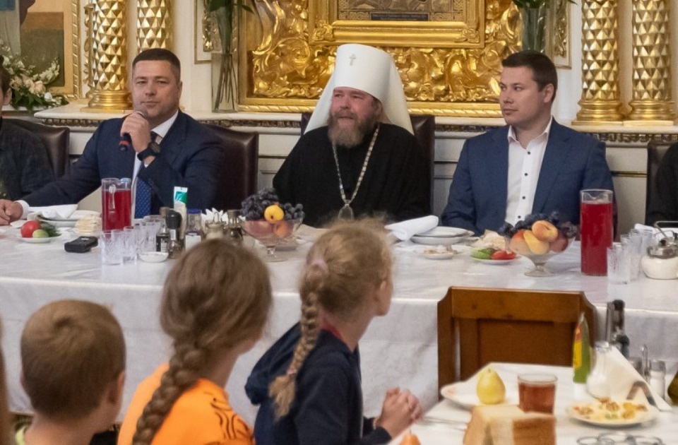 Дети из Харьковской и Херсонской областей посетили Псково-Печерский монастырь Дети из Харьковской и Херсонской областей посетили Псково-Печерский монастырь