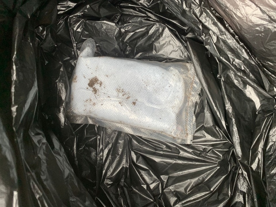 Женщина попыталась закопать наркотики на российско-белорусской границе в Псковской области Женщина попыталась закопать наркотики на российско-белорусской границе в Псковской области