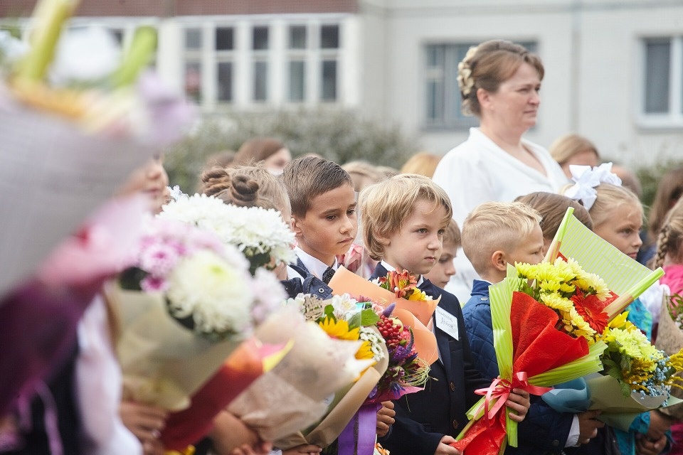 Михаил Ведерников: Благодарю работников образования Псковской области за самоотдачу и верность своей профессии Михаил Ведерников: Благодарю работников образования Псковской области за самоотдачу и верность своей профессии