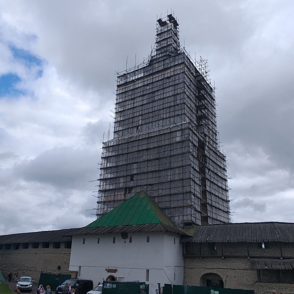 Стенам колокольни Троицкого собора в Пскове в ходе реставрации вернут первоначальный облик