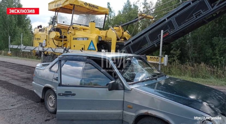 В Красногородском районе автомобиль сбил дорожного рабочего