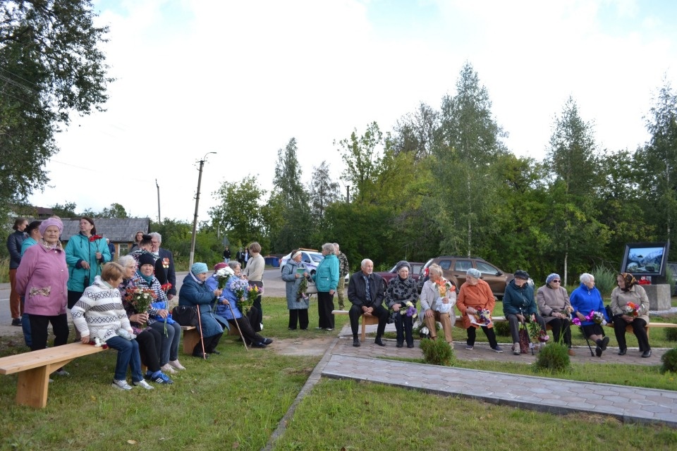 В Плюссе открыли памятный знак детям войны и малолетним узникам