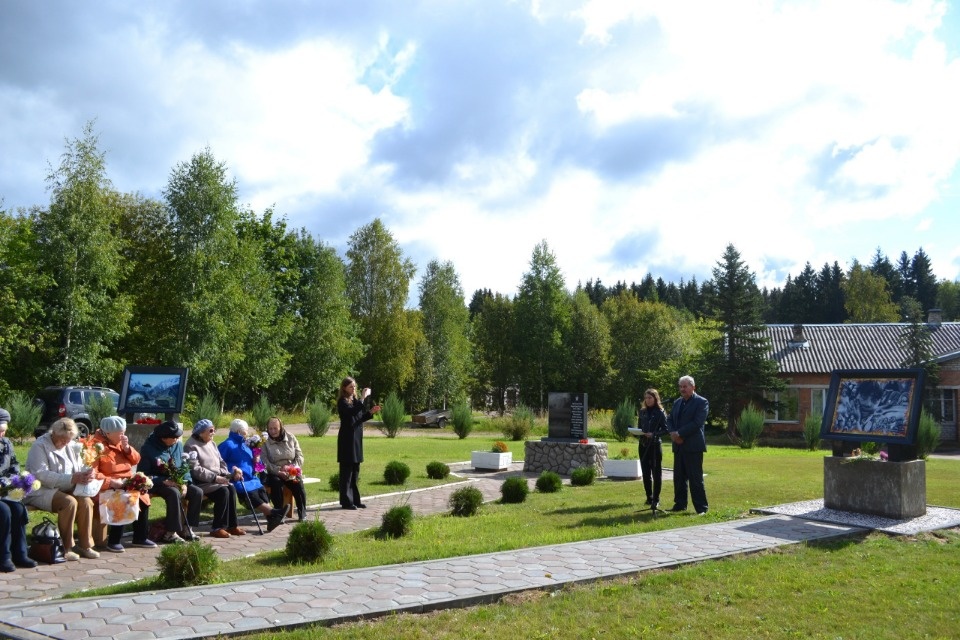 В Плюссе открыли памятный знак детям войны и малолетним узникам