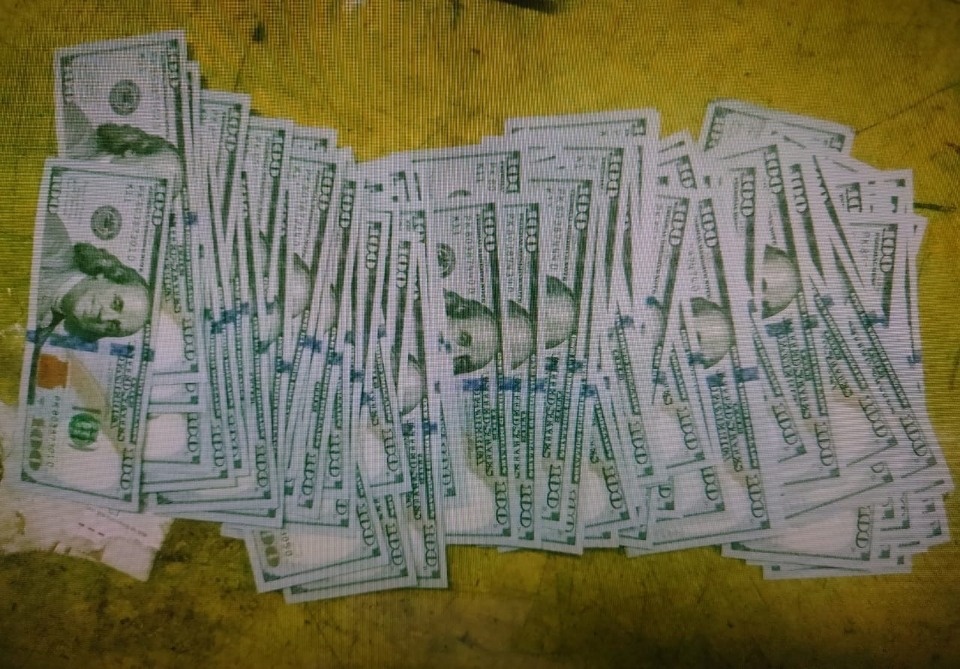 Более 50 тысяч долларов США хотели незаконно вывезти из России через таможню в Псковской области Более 50 тысяч долларов США хотели незаконно вывезти из России через таможню в Псковской области