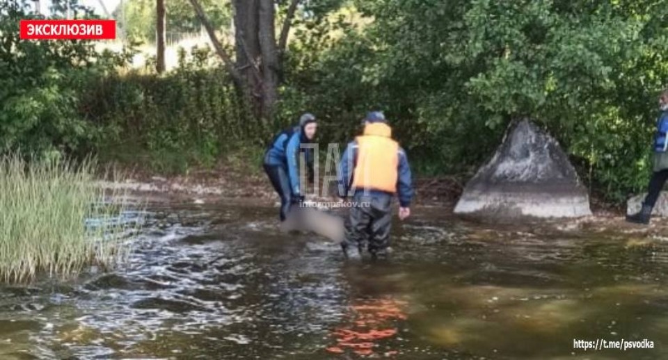 Тело мужчины обнаружили в озере в Невельском районе