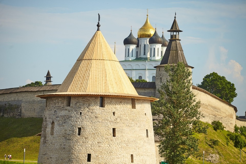 Российские власти выделят средства на завершение работ по сохранению культурного наследия Пскова Российские власти выделят средства на завершение работ по сохранению культурного наследия Пскова