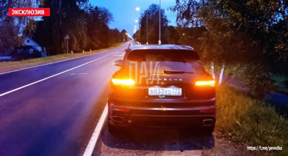 Подросток на мопеде врезался в автомобиль в Изборске