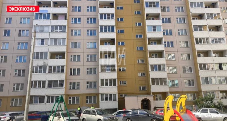 Мужчина погиб в результате падения с 10 этажа в Пскове