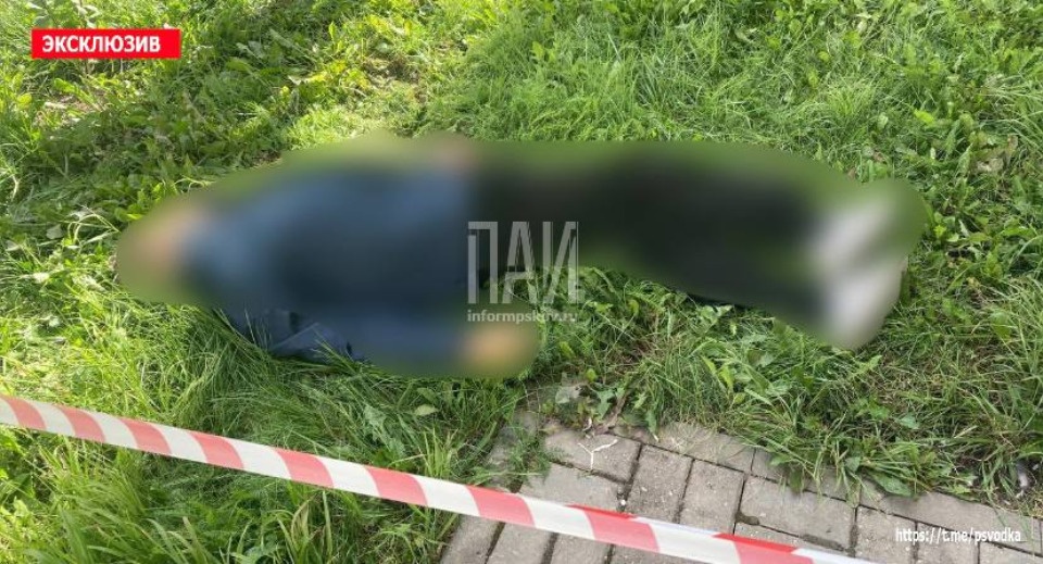 Мужчина погиб в результате падения с 10 этажа в Пскове