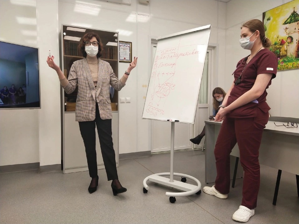 Студенты-медики ПсковГУ начали занятия в Псковской инфекционке