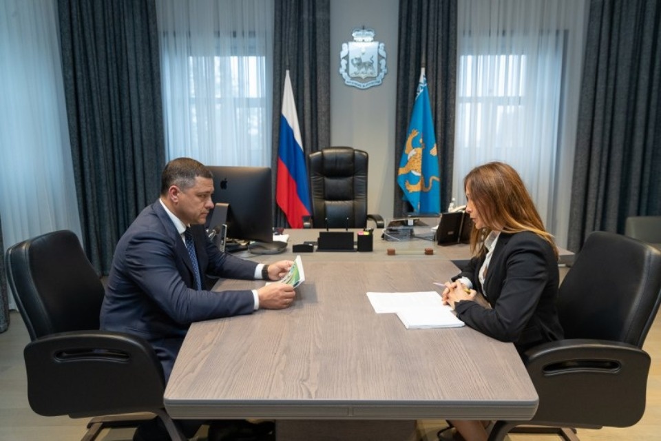 Картины Айвазовского и Шишкина украсят фасады домов в Пскове