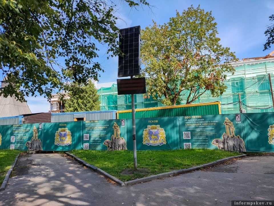 Три электронных табло заработают на автобусных остановках в Пскове 14 сентября