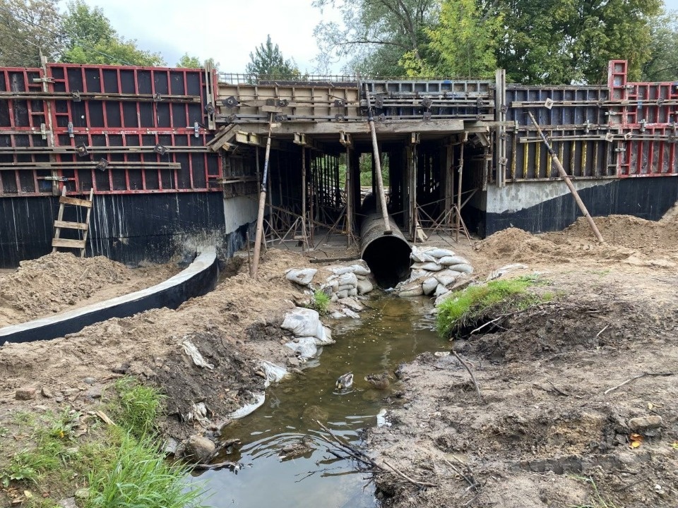 На 55% готов мост через Милевку в створе улицы Гремячей в Пскове На 55% готов мост через Милевку в створе улицы Гремячей в Пскове