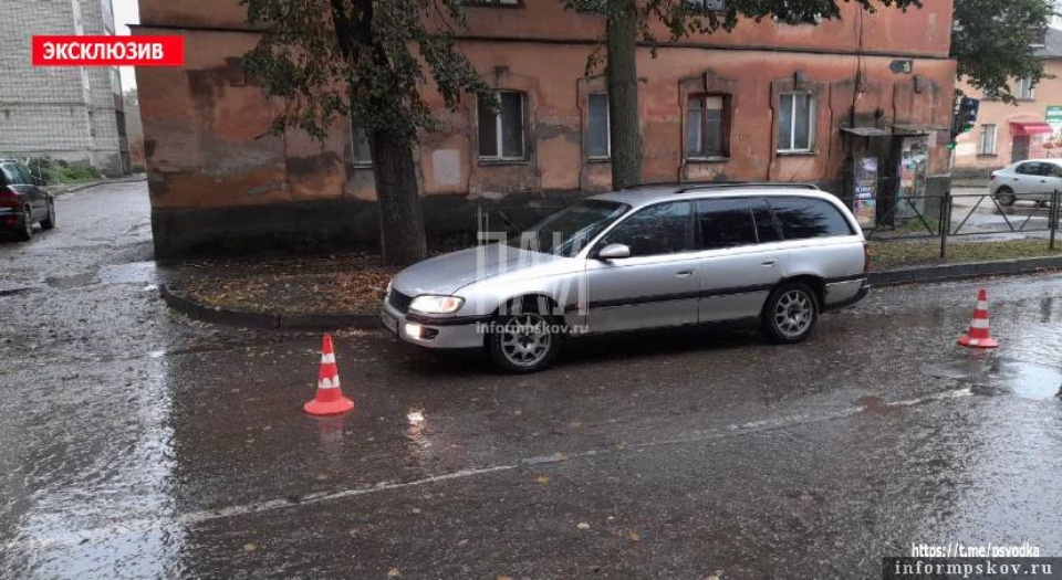 Женщину сбили на пешеходном переходе в Великих Луках Женщину сбили на пешеходном переходе в Великих Луках