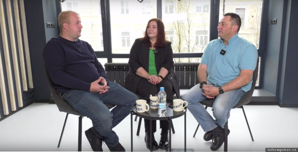 Новые украшения закупят для главной новогодней елки в Пскове