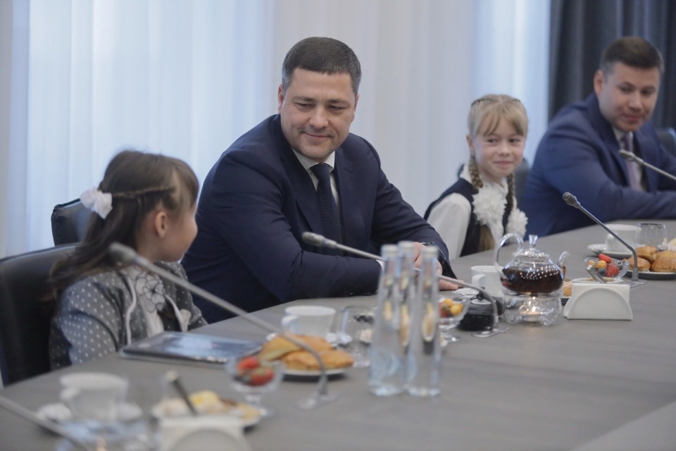 Победители акции «Губернаторский дневник» встретились с главой Псковской области
