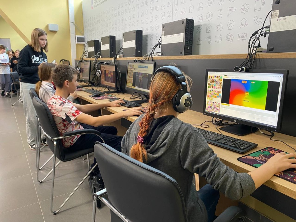 В Пскове открылся Универсальный компьютерный центр 