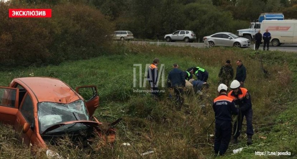 Двое детей пострадали в результате крупного ДТП в Псковском районе
