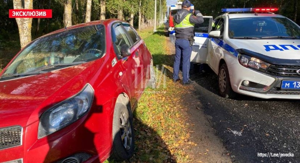 Псковские школьницы смогли сбежать от неадекватного таксиста после ДТП