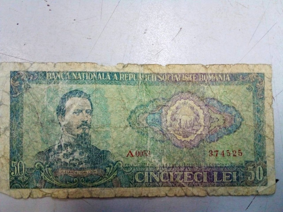 Псковские таможенники пресекли вывоз из России старинных бумажных банкнот