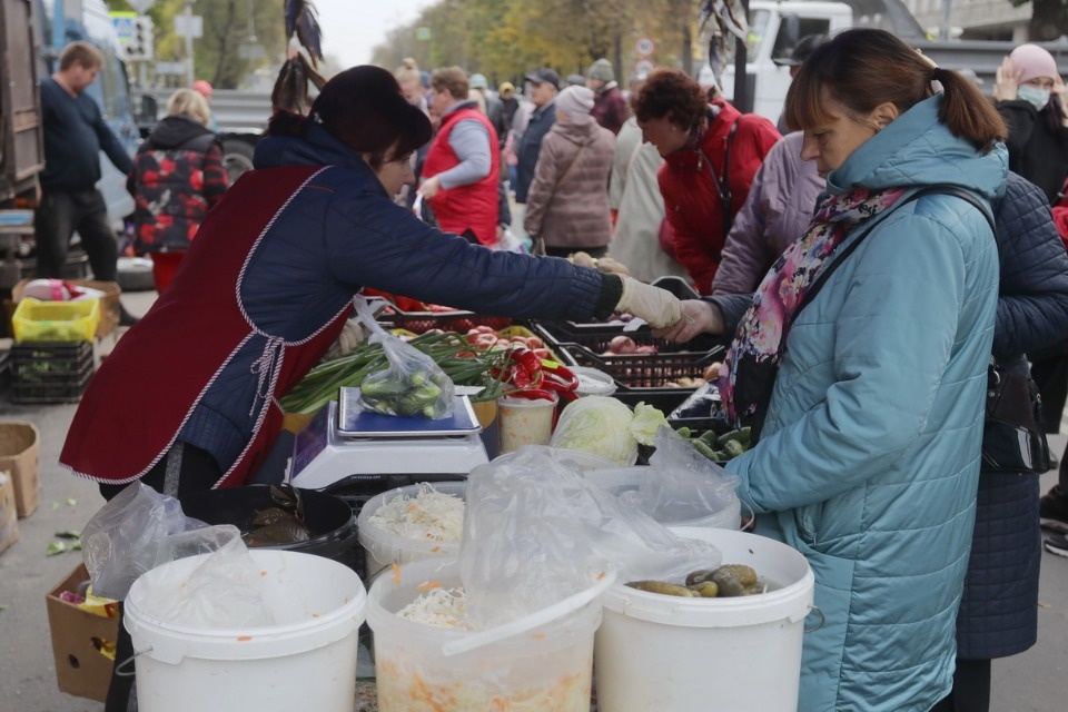 Осенний день год кормит