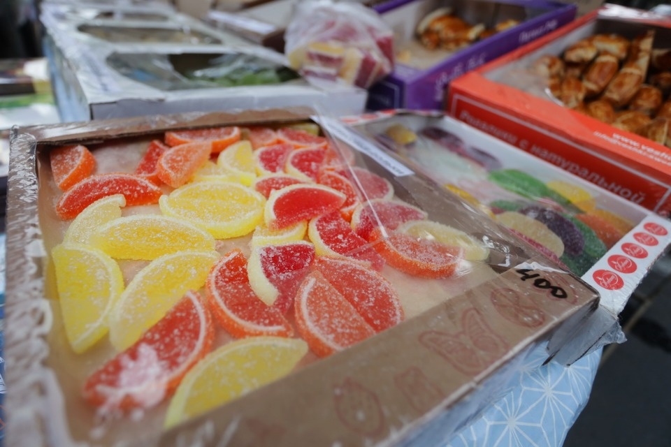 Осенний день год кормит