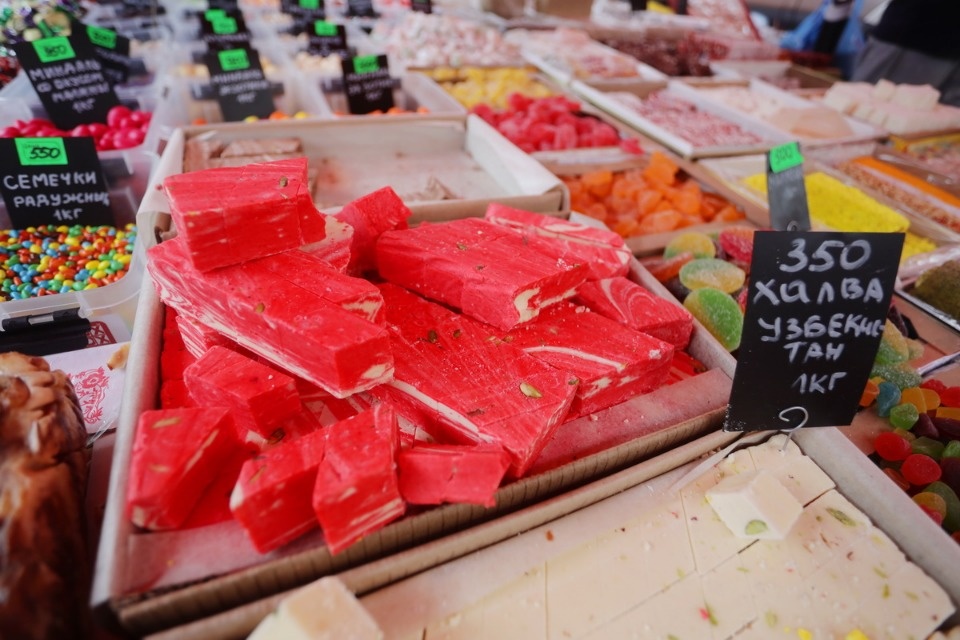 Осенний день год кормит