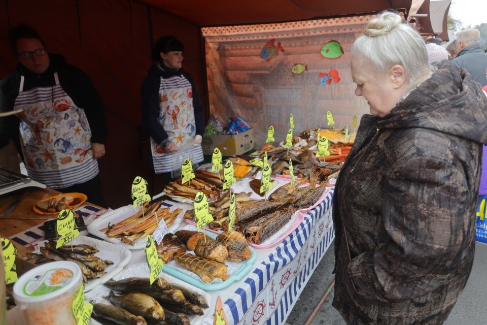 Осенний день год кормит