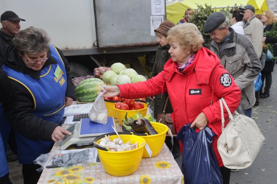 Осенний день год кормит