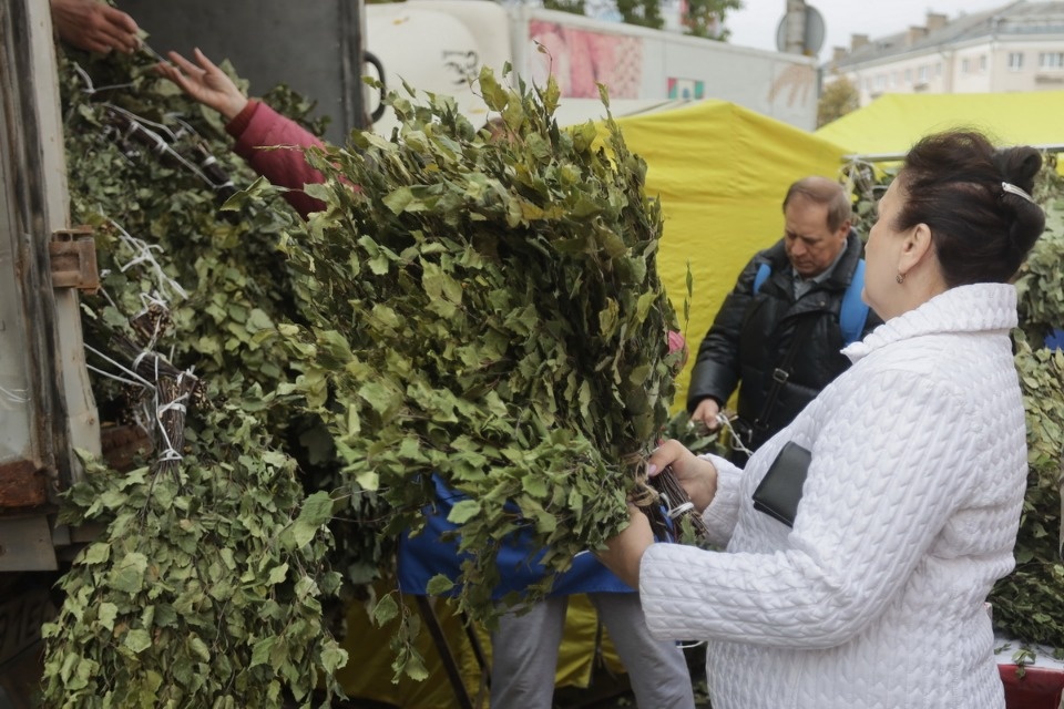 Осенний день год кормит