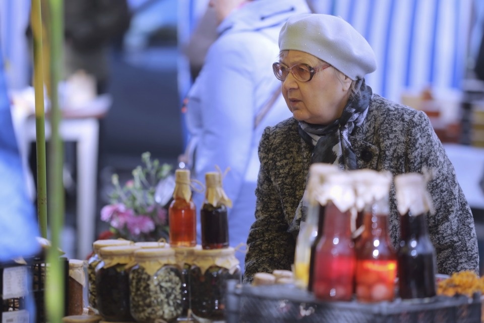 Осенний день год кормит