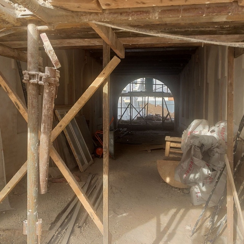 Реставрационные работы продолжаются в подворье Псково-Печерского монастыря в Пскове