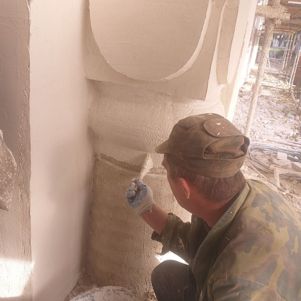 Реставрационные работы продолжаются в подворье Псково-Печерского монастыря в Пскове