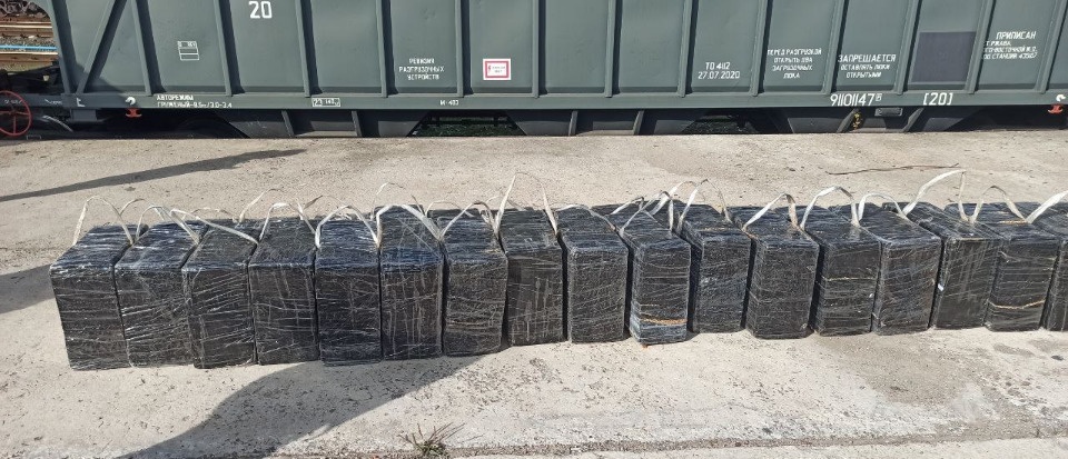 Псковские пограничники нашли более 14 тысяч пачек сигарет в вагоне с пшеницей Псковские пограничники нашли более 14 тысяч пачек сигарет в вагоне с пшеницей