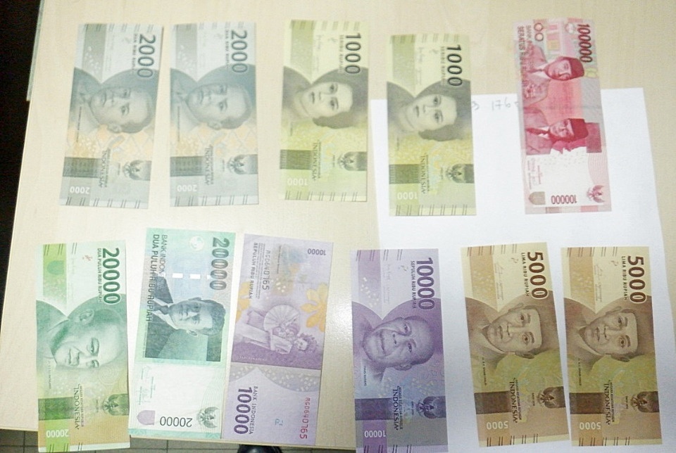 Псковские таможенники не дали вывезти из России незадекларированные деньги из разных стран