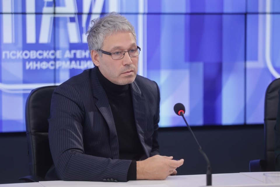 В попытках заработать некоторые псковички записывают в отцы своих детей выходцев из Средней Азии 