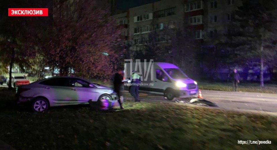 Водитель такси и его пассажирка пострадали в результате ДТП в Пскове Водитель такси и его пассажирка пострадали в результате ДТП в Пскове