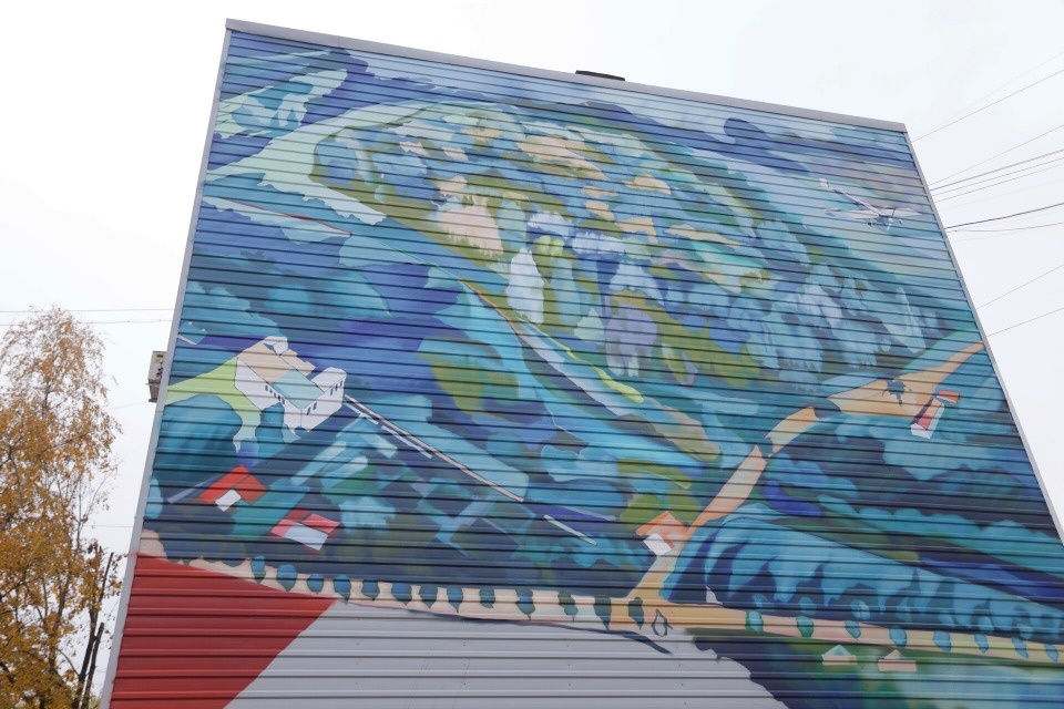 На фасадах псковских многоэтажек появились первые муралы На фасадах псковских многоэтажек появились первые муралы