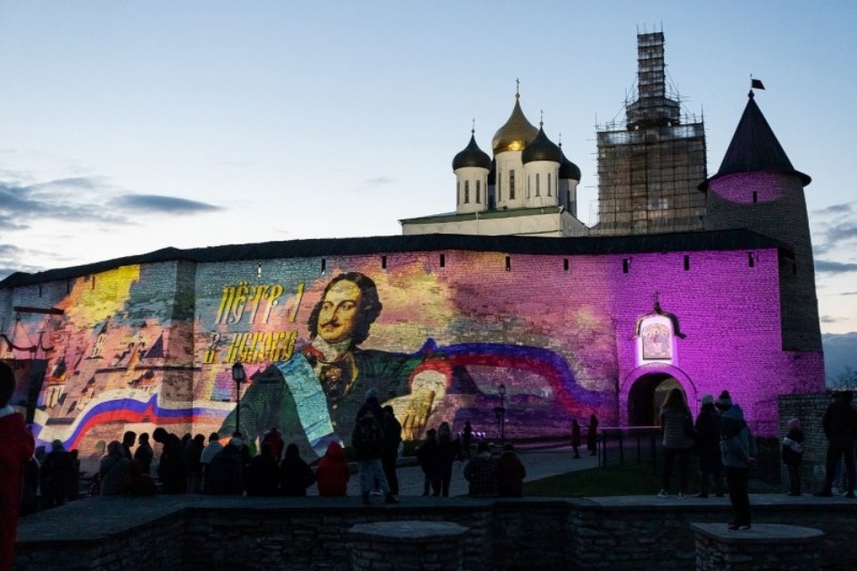 В Псковском кремле вновь покажут лазерное шоу о Петре I