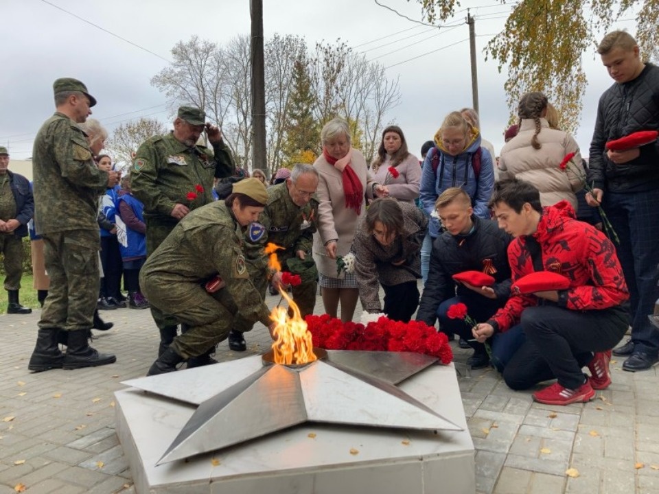 На мемориальном комплексе в Невеле зажгли Вечный огонь На мемориальном комплексе в Невеле зажгли Вечный огонь