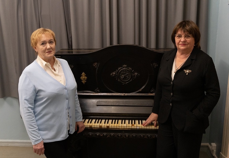 Псковичка передала в дар Псковскому музею-заповеднику 150-летнее пианино Псковичка передала в дар Псковскому музею-заповеднику 150-летнее пианино