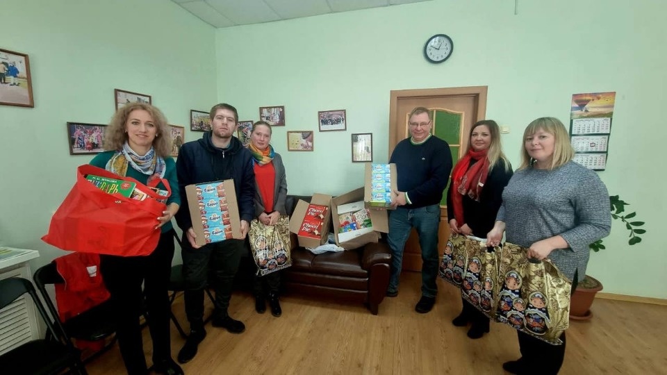 Благотворительную помощь направили профсоюзы детским учреждениям Псковской области