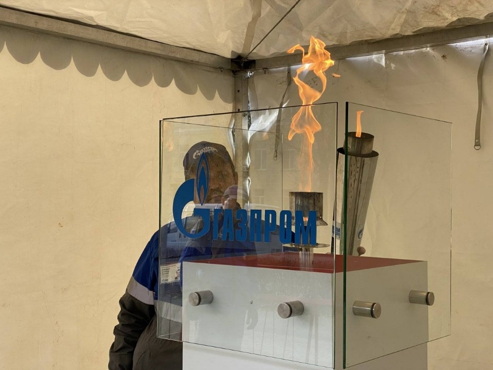 В Пскове с Могилы Неизвестного солдата временно перенесли Вечный огонь В Пскове с Могилы Неизвестного солдата временно перенесли Вечный огонь