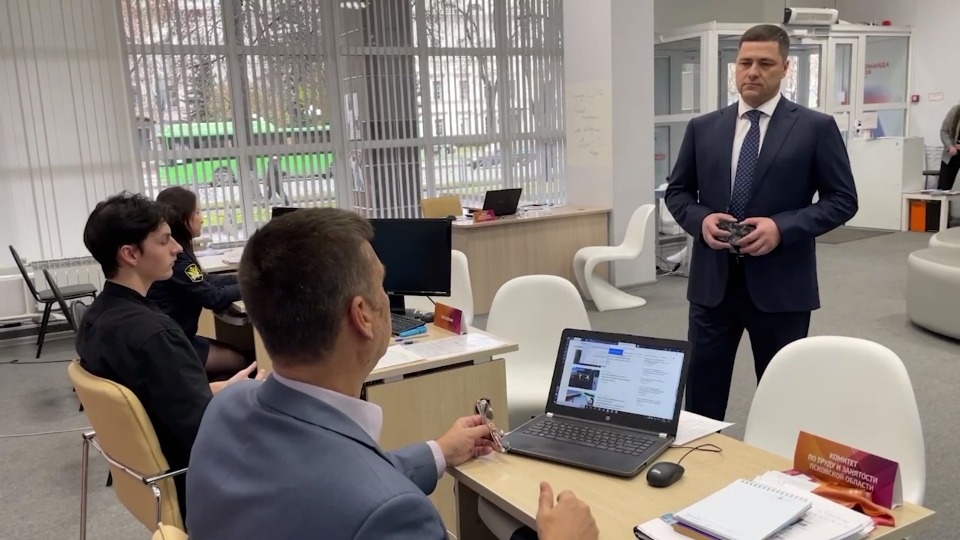 Михаил Ведерников посетил псковский Центр поддержки семей мобилизованных Михаил Ведерников посетил псковский Центр поддержки семей мобилизованных