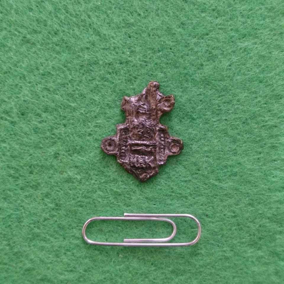 Археологи поделились первыми находками осеннего раскопа в Печорах