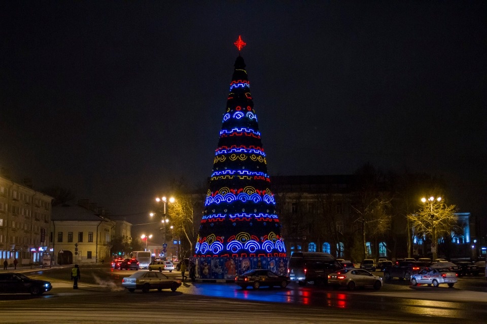 Новогодние праздничные мероприятия и салюты отменят в Псковской области