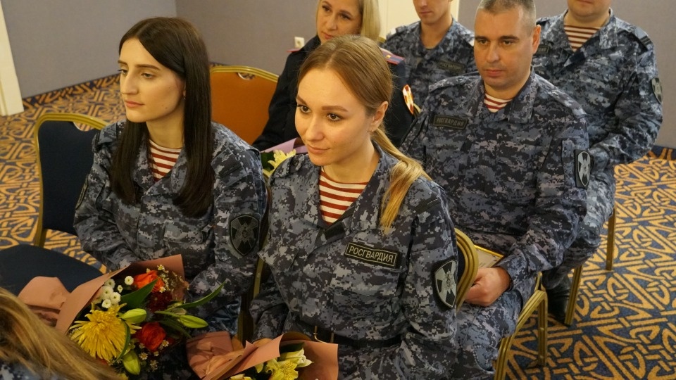 В Пскове с профессиональным праздником поздравили сотрудников вневедомственной охраны Росгвардии