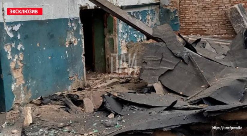 В Великих Луках на территории завода обрушилось здание В Великих Луках на территории завода обрушилось здание